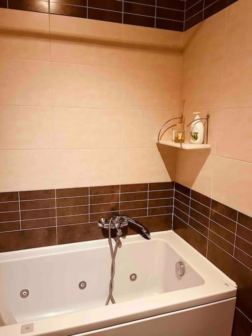Una Casa Divertente A Roma Bagian luar foto